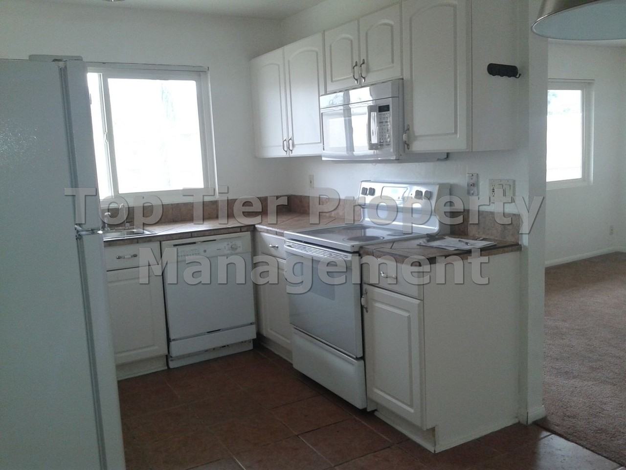 908 S Sunshine Ave #17 - Photo 4 of 14