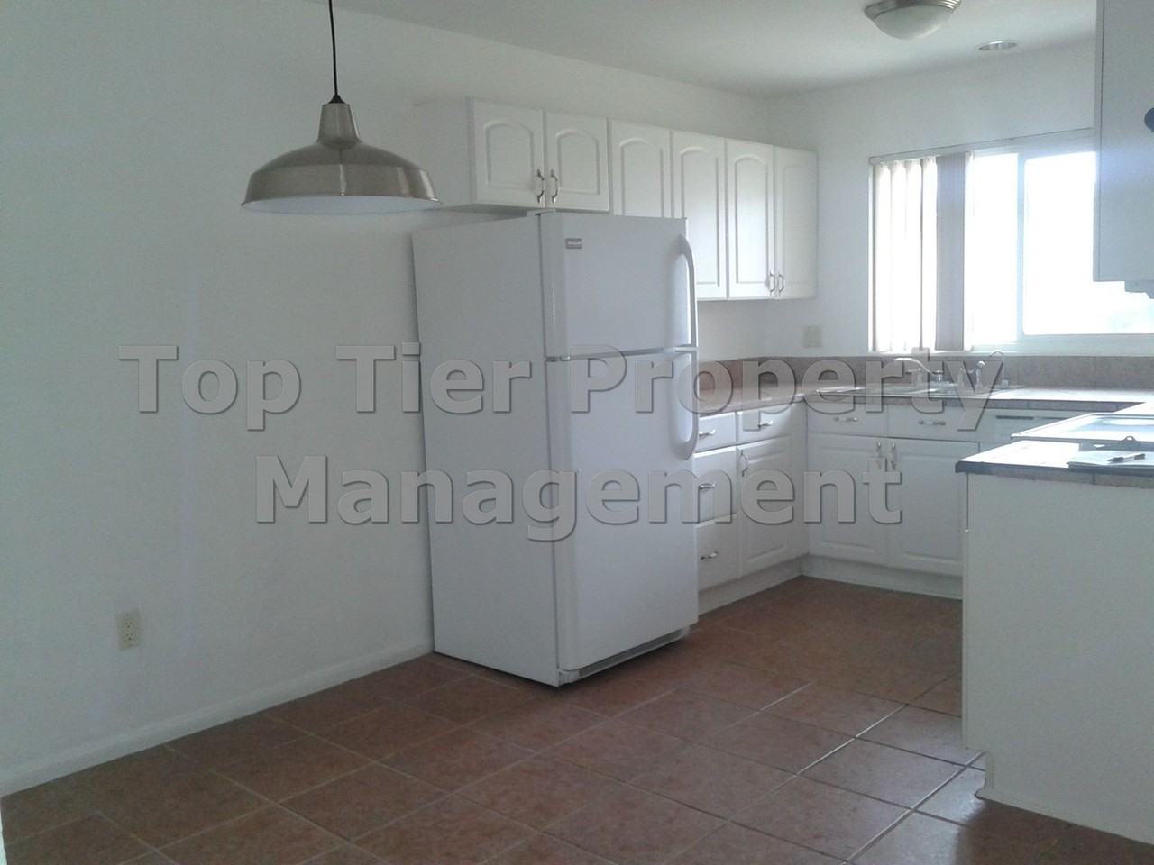 908 S Sunshine Ave #17 - Photo 5 of 14