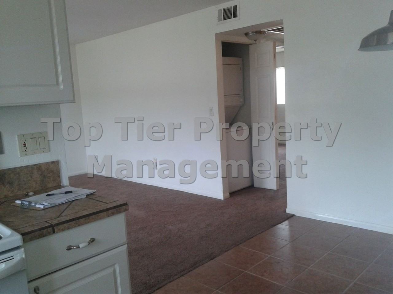 908 S Sunshine Ave #17 - Photo 6 of 14