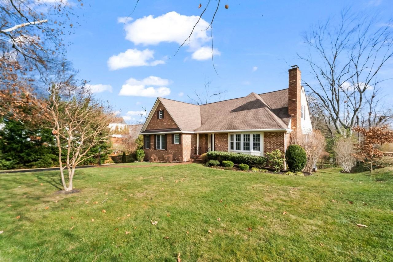 6321 Higham Dr - Photo 2 of 46