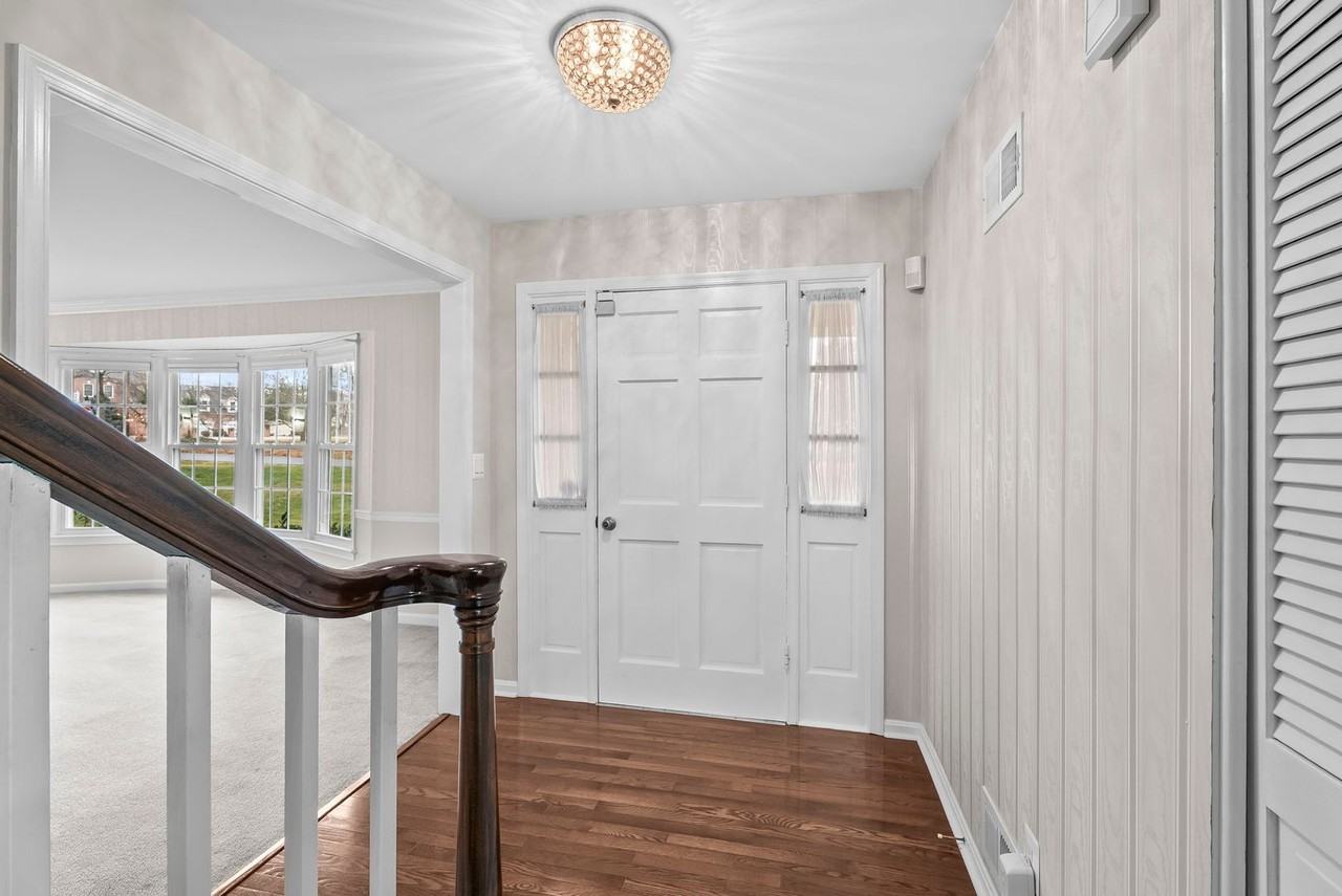 6321 Higham Dr - Photo 5 of 46