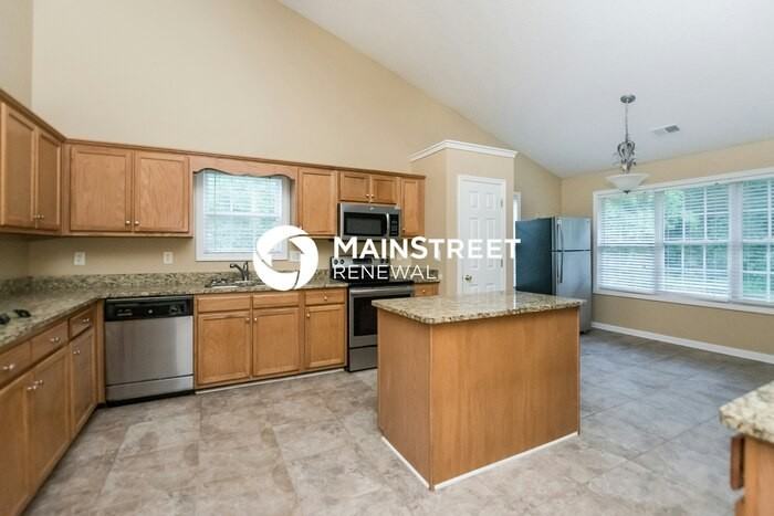 166 Barrington Dr - Photo 5 of 15