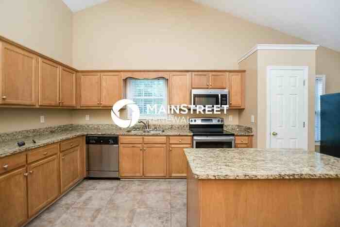 166 Barrington Dr - Photo 6 of 15