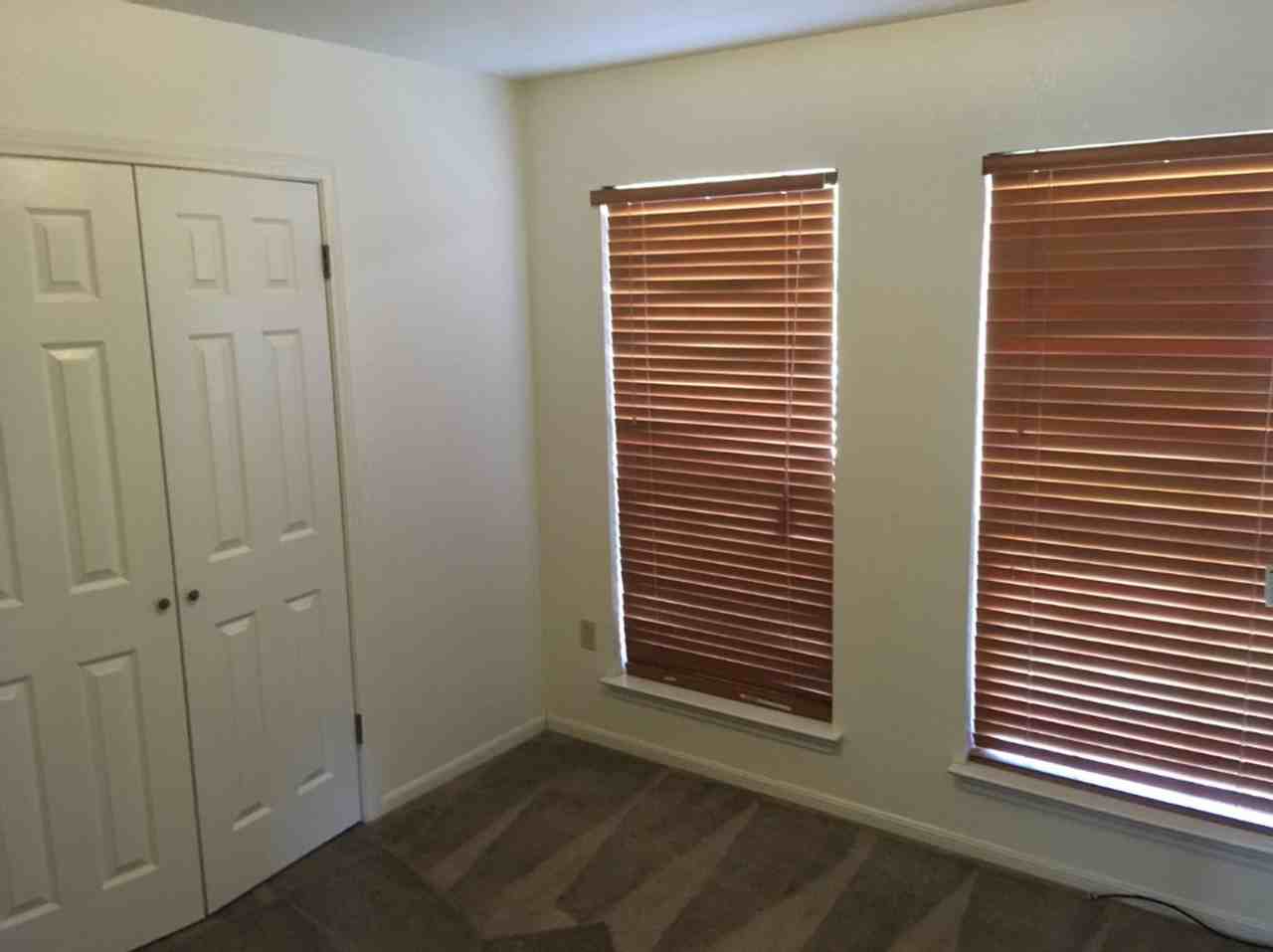 3806 Oak Valley Dr - Photo 3 of 6