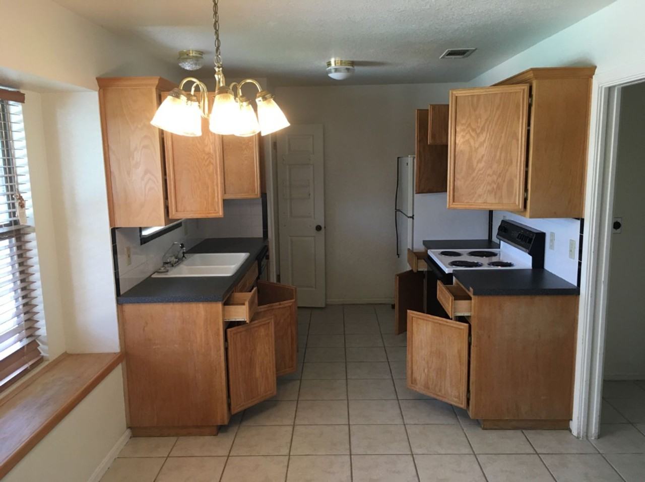 3806 Oak Valley Dr - Photo 2 of 6