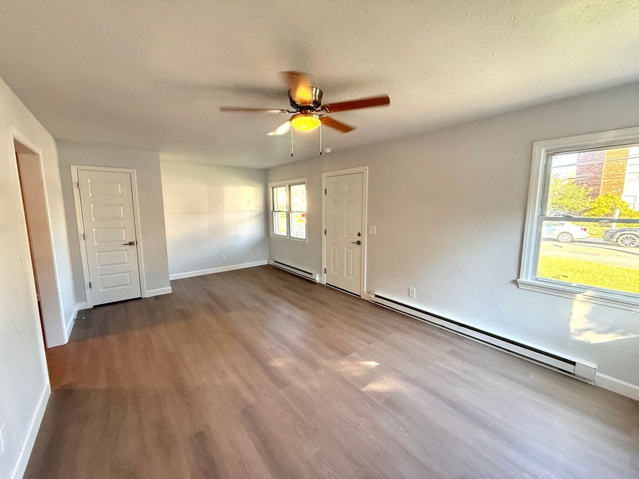 428 Roanoke St E - Photo 2 of 20