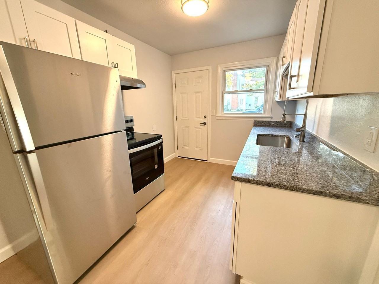 428 Roanoke St E - Photo 5 of 20