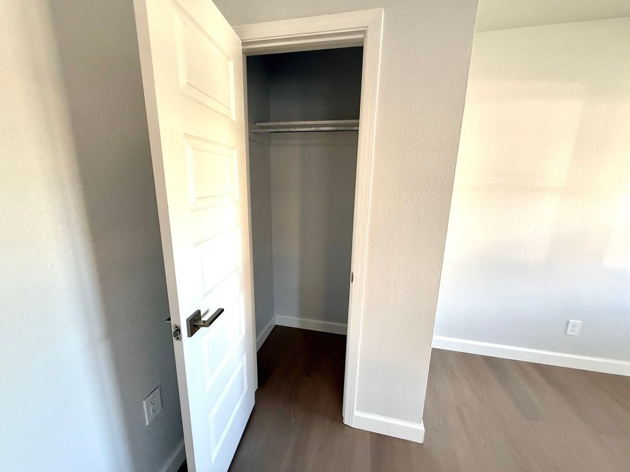 430 Roanoke St E - Photo 4 of 20