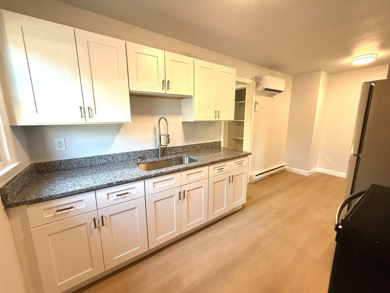 430 Roanoke St E - Photo 6 of 20