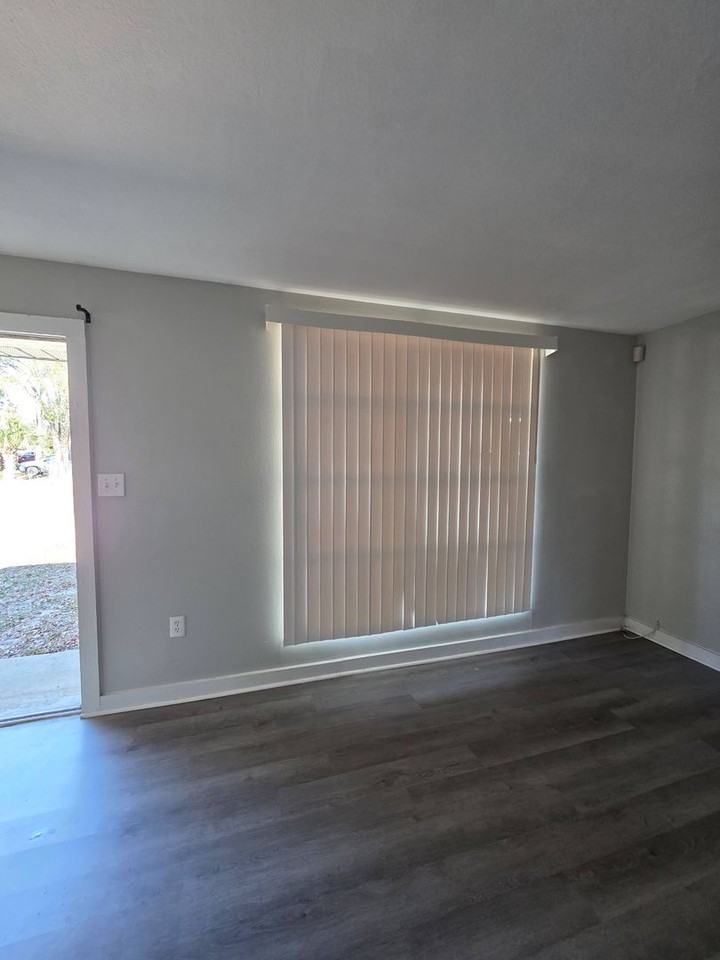 1423 Bryant St - Photo 2 of 10