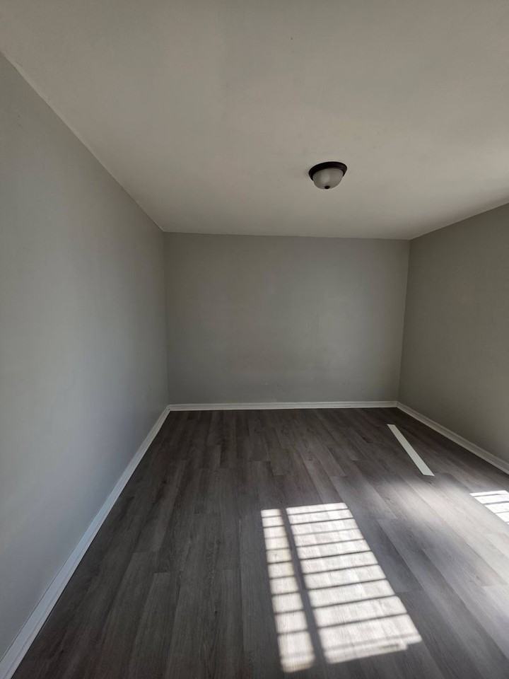 1423 Bryant St - Photo 7 of 10