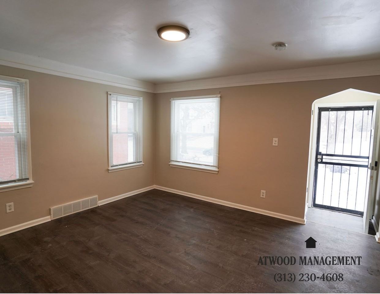 18589 Hull St - Photo 2 of 7