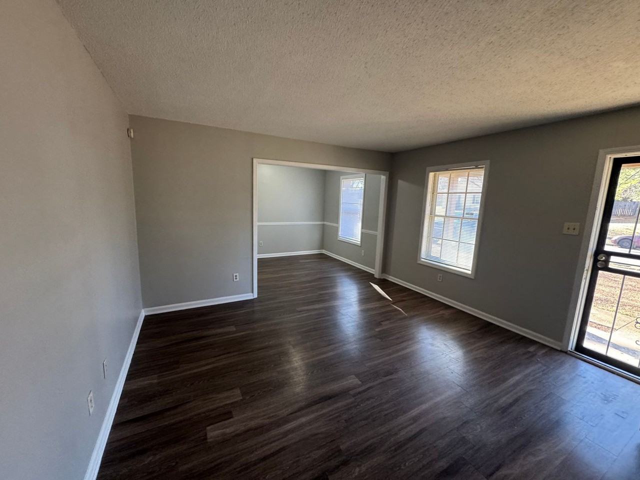 3866 Castleman St - Photo 4 of 14