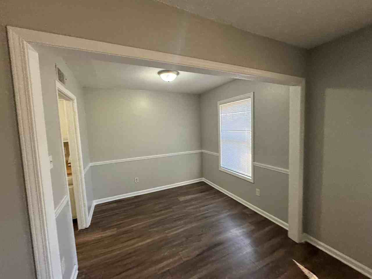 3866 Castleman St - Photo 7 of 14