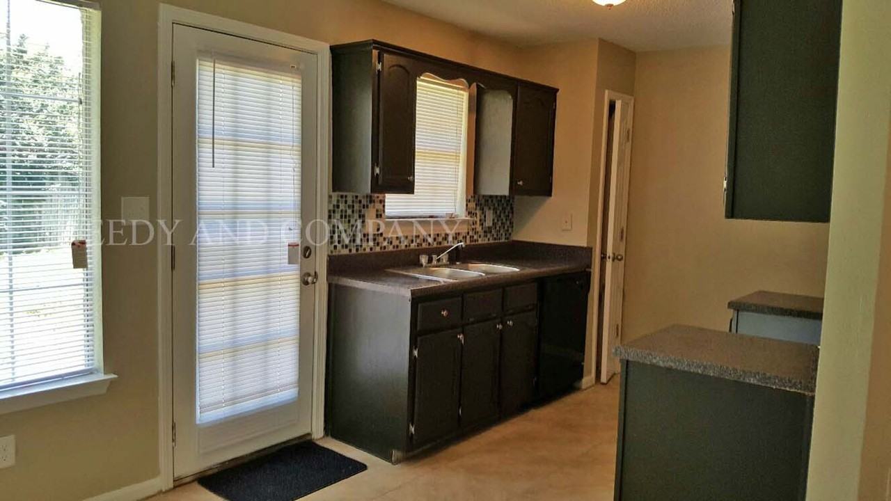 9298 Charly Hill Ln - Photo 5 of 15