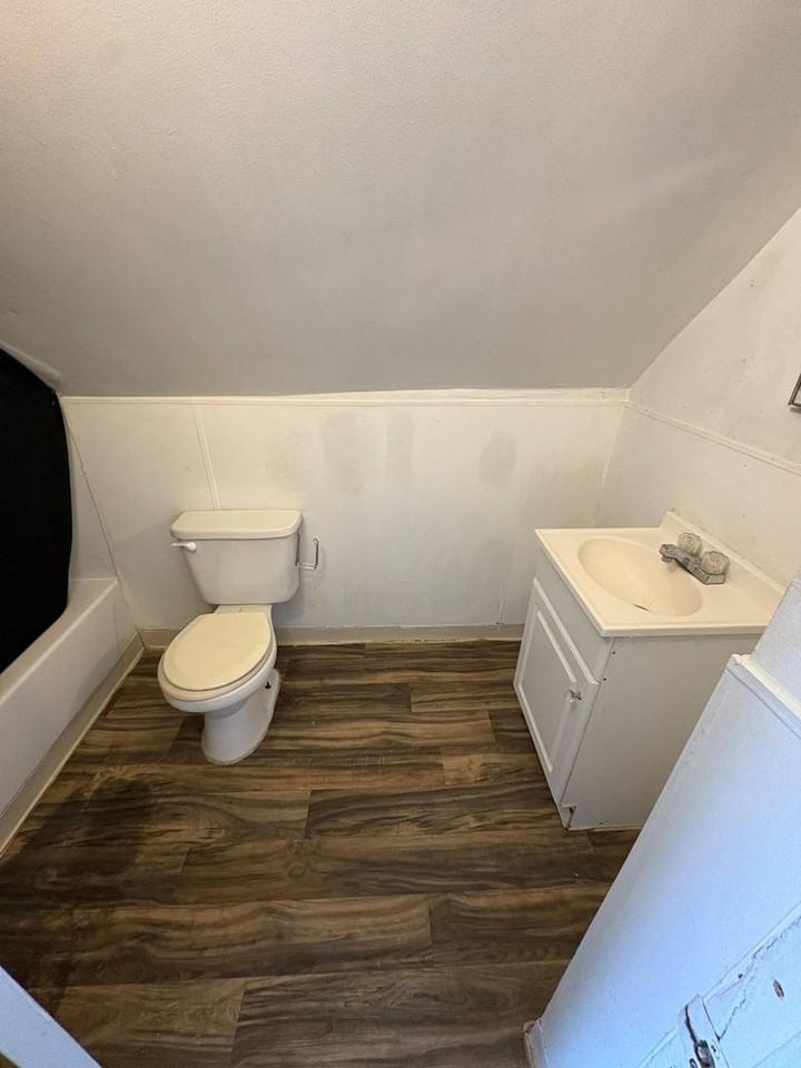 906 S 15th St - Photo 2 of 4