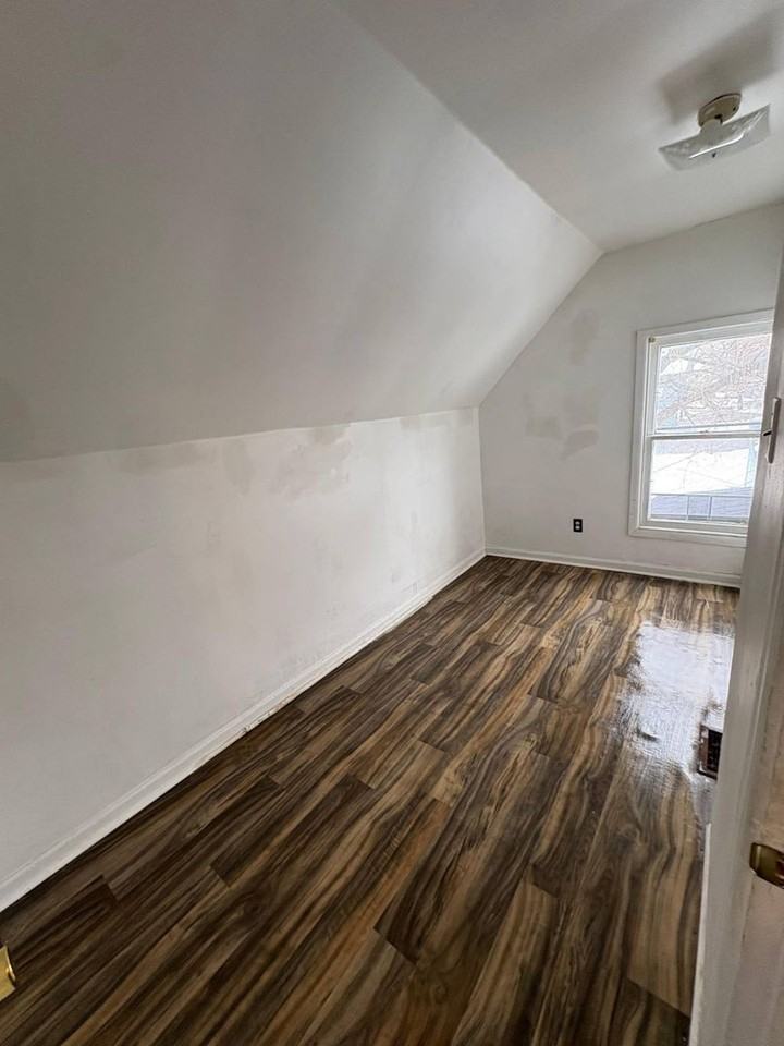 906 S 15th St - Photo 3 of 4