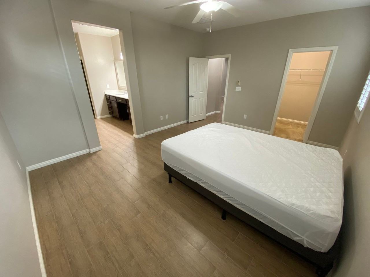 4405 Duck Harbor Ave - Photo 5 of 17