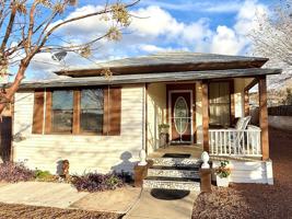 featured image of 107 E Oak St