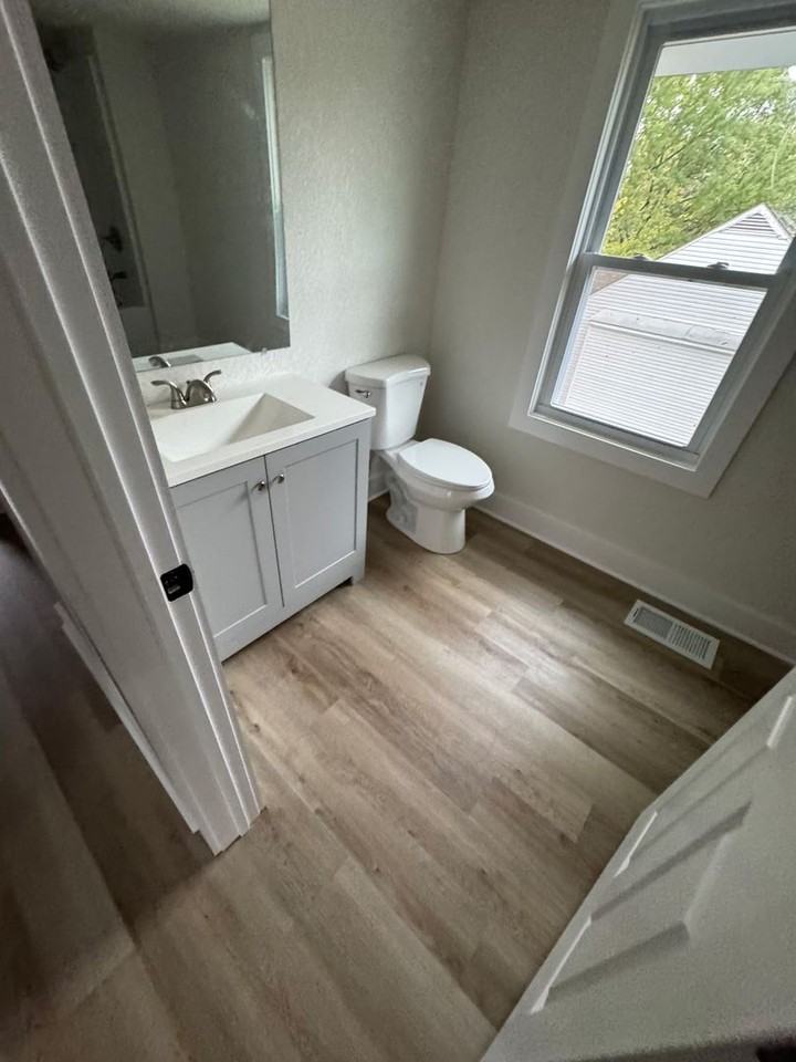 2820 Se Wisconsin Ave - Photo 2 of 7