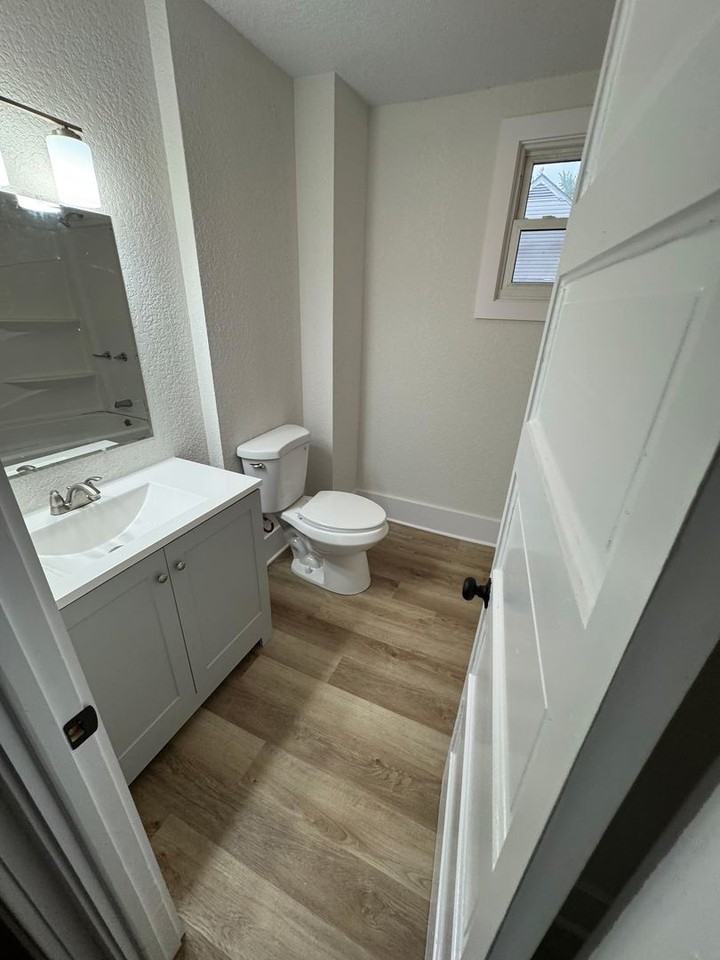 2820 Se Wisconsin Ave - Photo 3 of 7