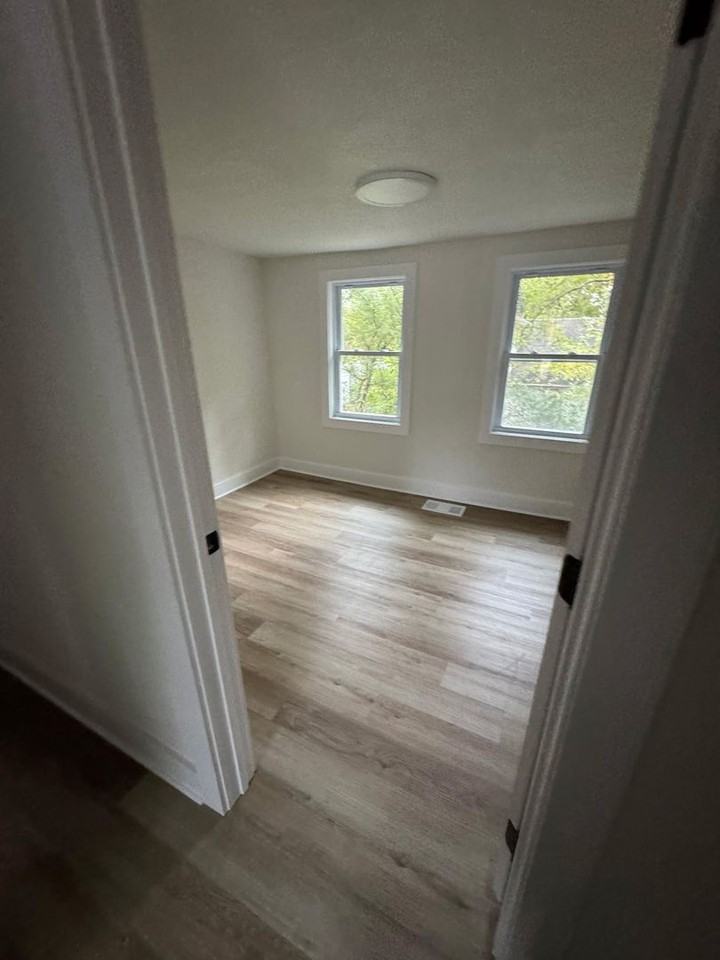 2820 Se Wisconsin Ave - Photo 5 of 7