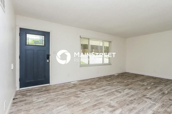 1353 Meadow Dr - Photo 2 of 17