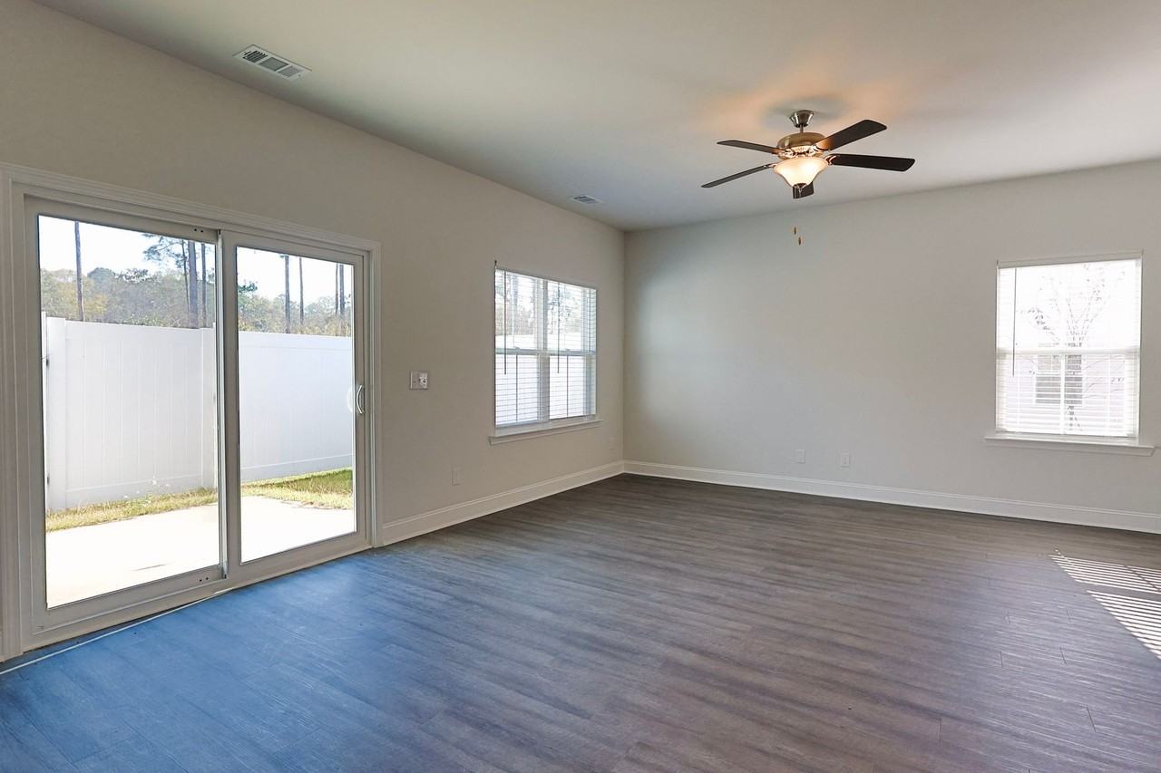 548 Governor Treutlen Cir - Photo 4 of 16