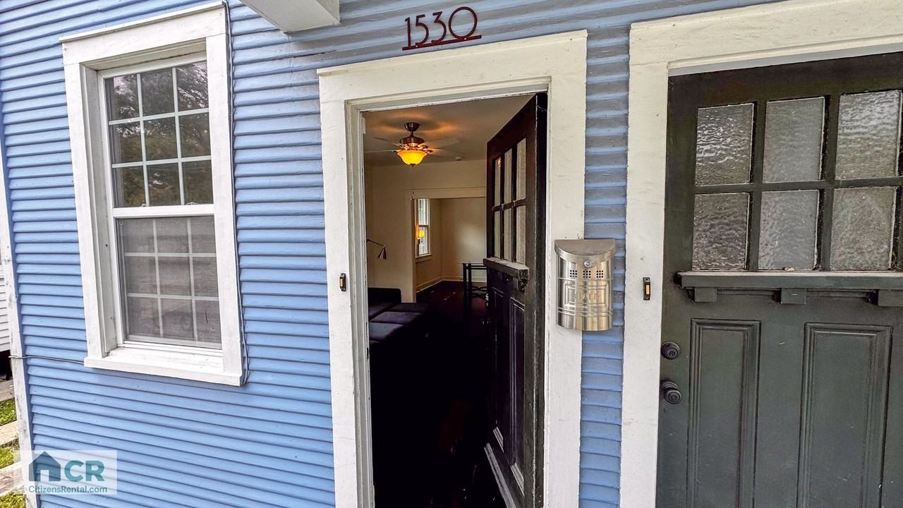 1530 1530 - 1532 Hillary Street - 1530 #1530 - Photo 2 of 16