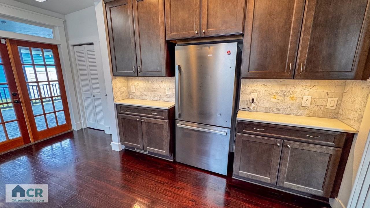 1530 1530 - 1532 Hillary Street - 1530 #1530 - Photo 7 of 16