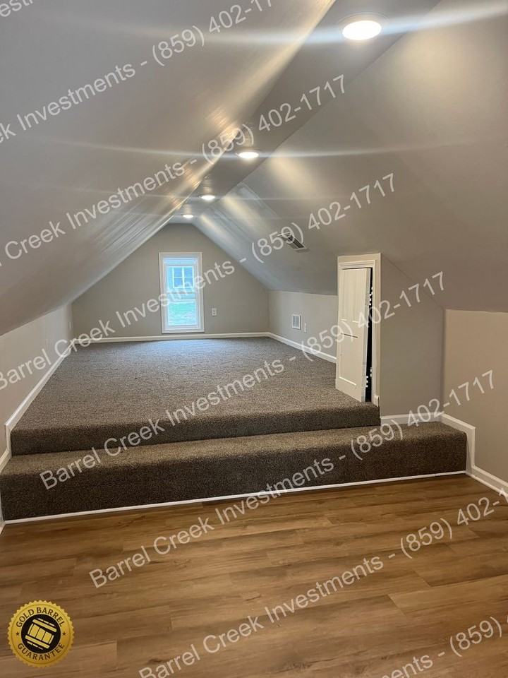 137 Fairview Ave - Photo 7 of 11