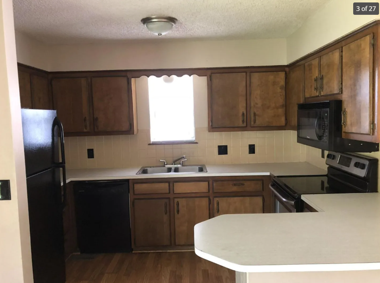 5736 Croyden Cir - Photo 3 of 14