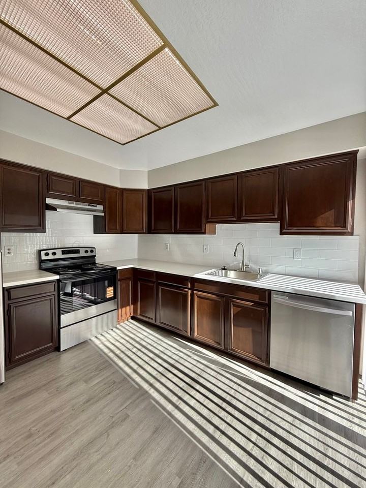 1262 Willowhaven Dr - Photo 2 of 18