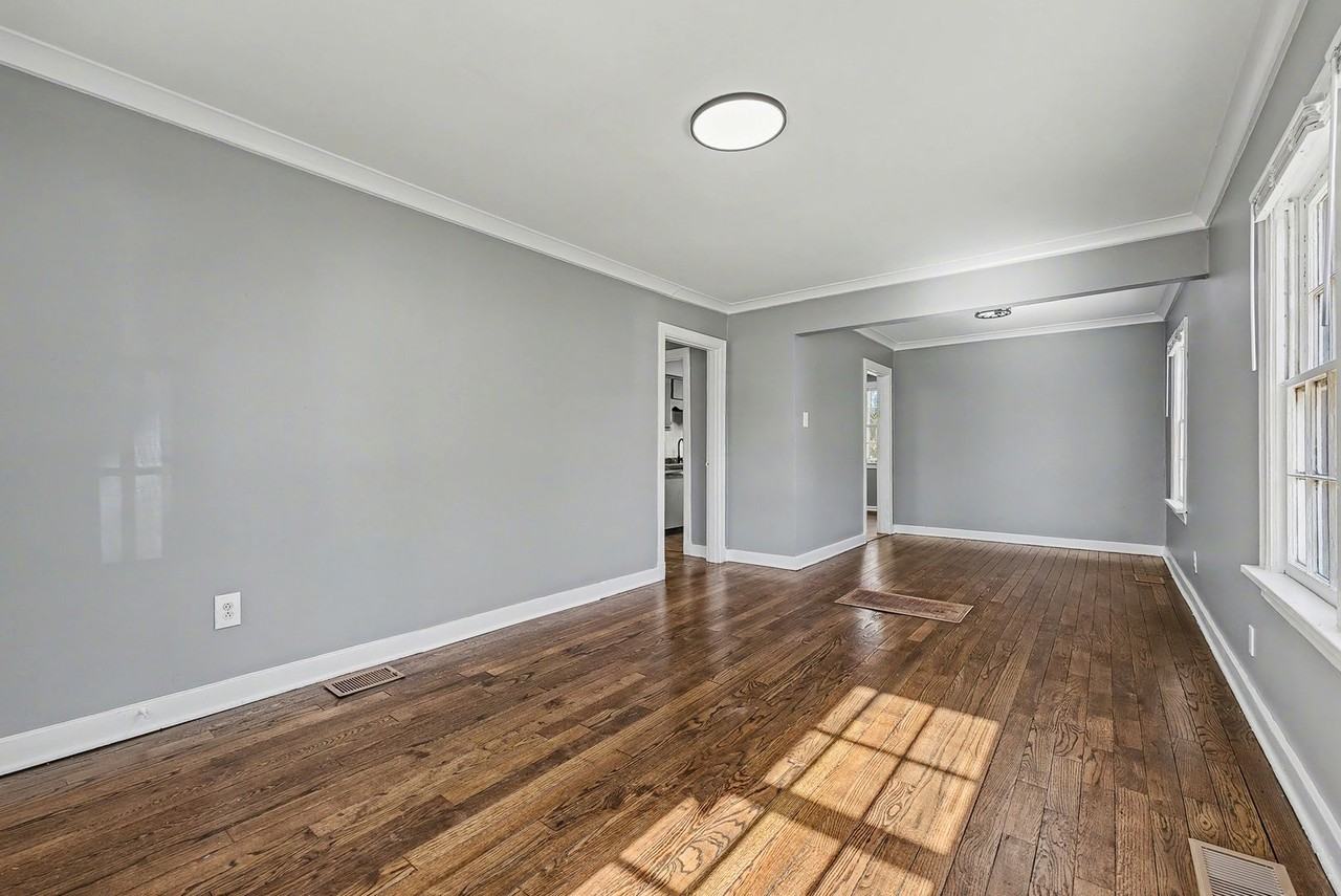 3702 Wayne Ave - Photo 5 of 20