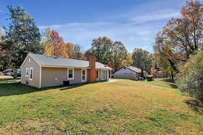 5823 Falstaff Dr - Photo 7 of 9