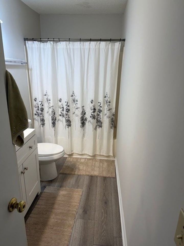 1048 Stonegate Dr Apt D - Photo 2 of 3