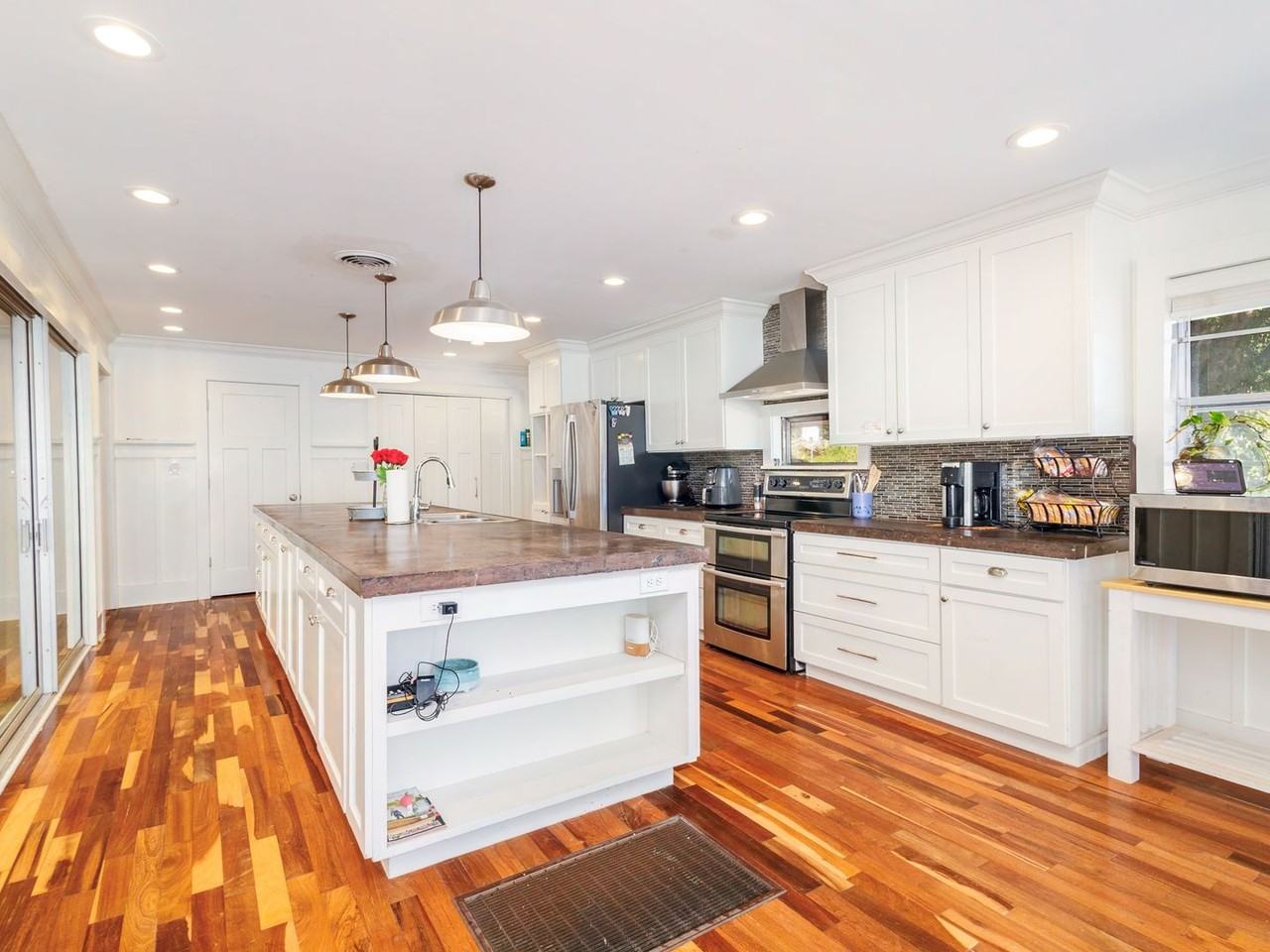 1909 8th St - Photo 3 of 19