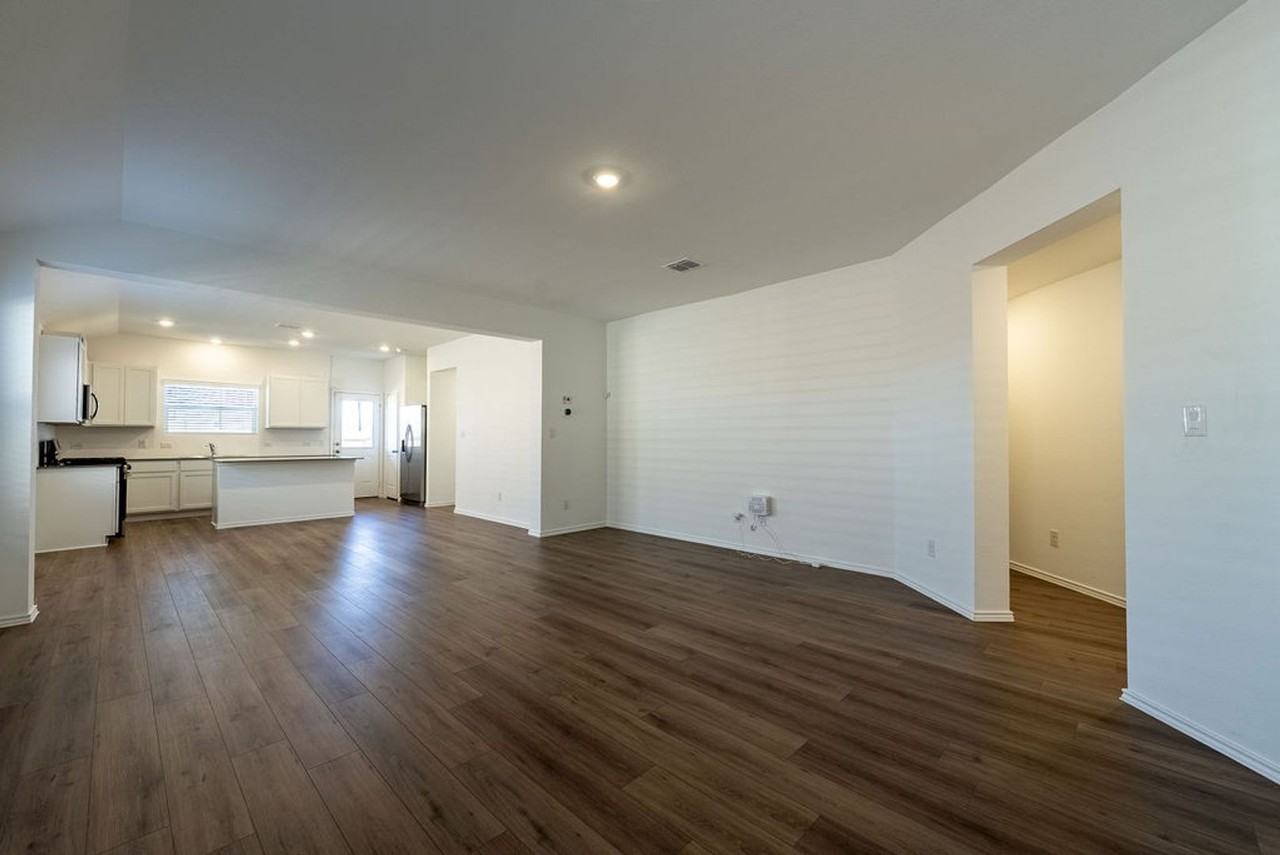 319 Alamito Ave - Photo 3 of 21