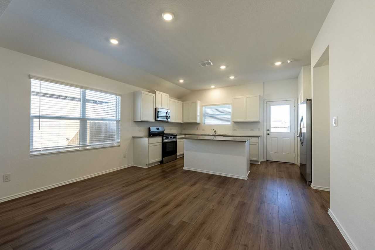 319 Alamito Ave - Photo 4 of 21