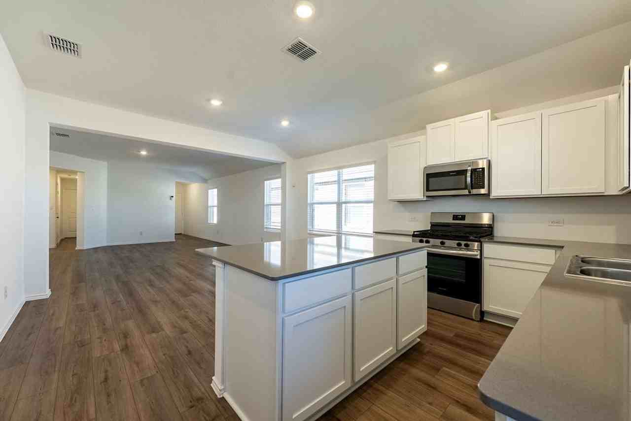 319 Alamito Ave - Photo 6 of 21