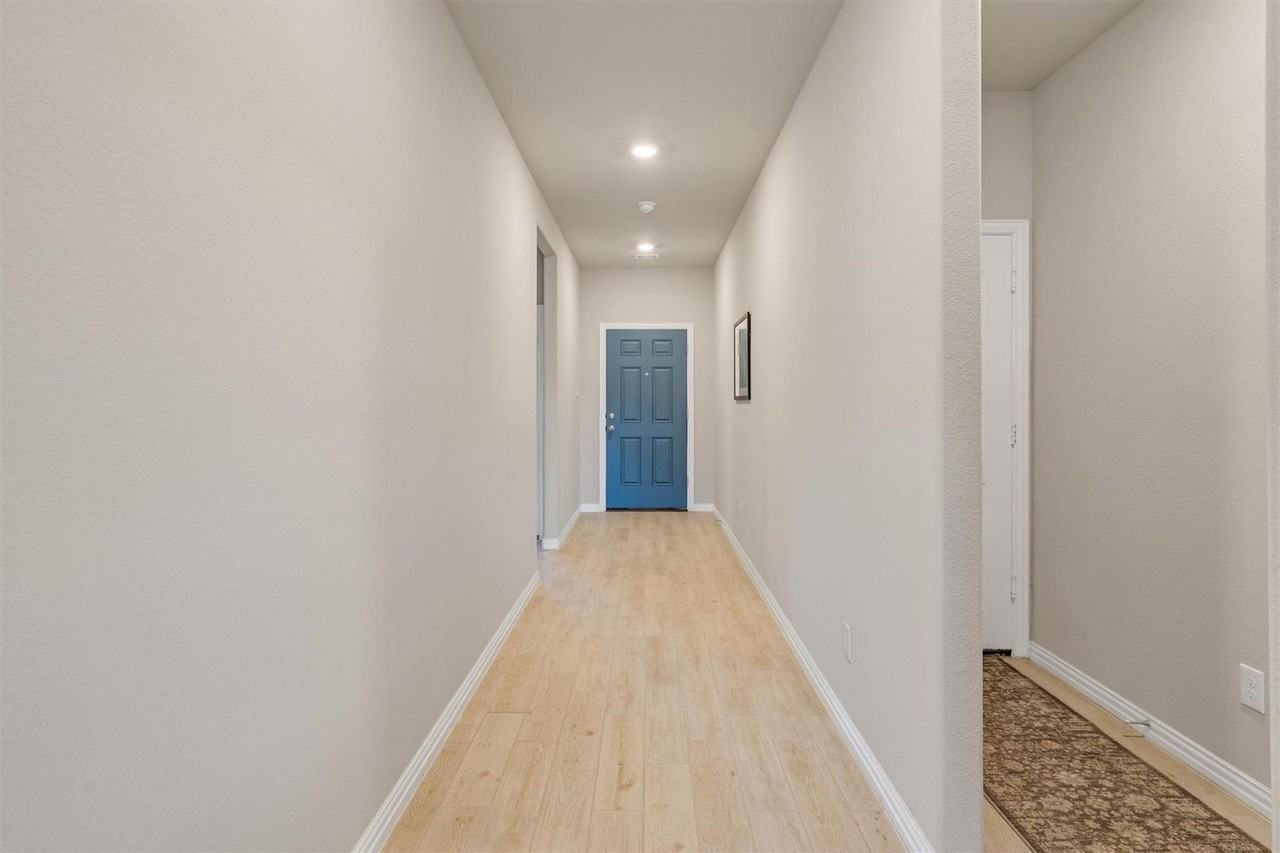 2310 Bellewood Ct - Photo 3 of 28