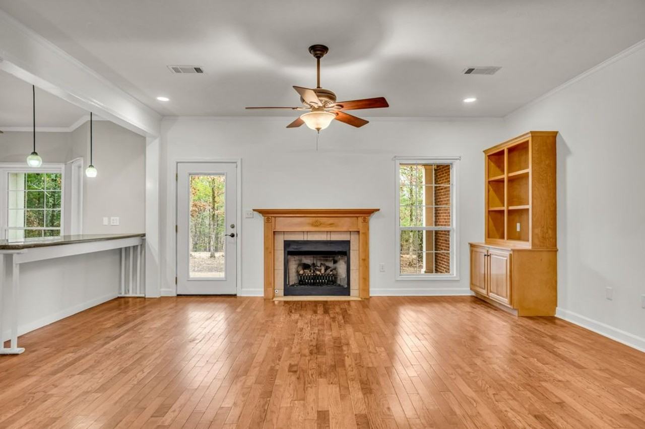 127 Emberwood Ct - Photo 4 of 19