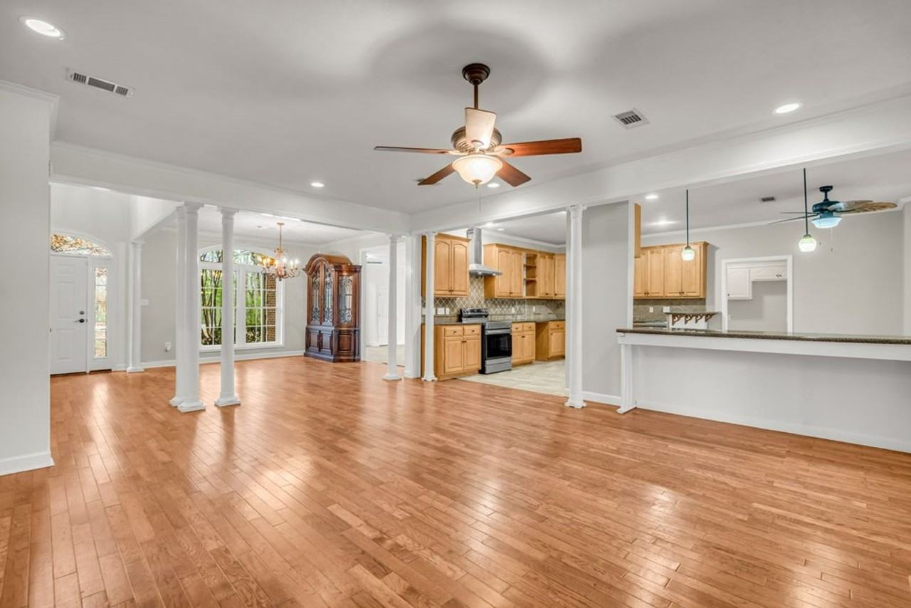 127 Emberwood Ct - Photo 5 of 19