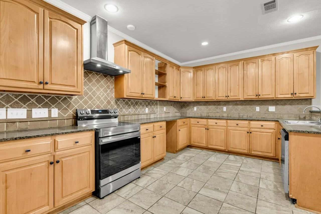 127 Emberwood Ct - Photo 6 of 19