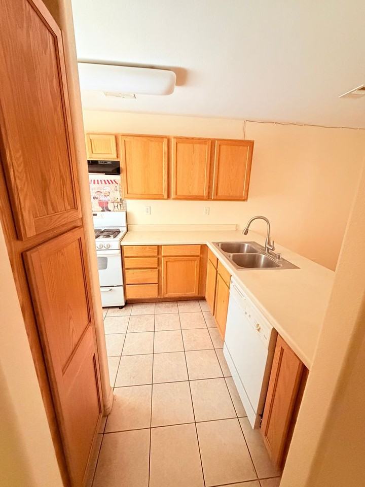6700 Burbage Ave - Photo 3 of 14