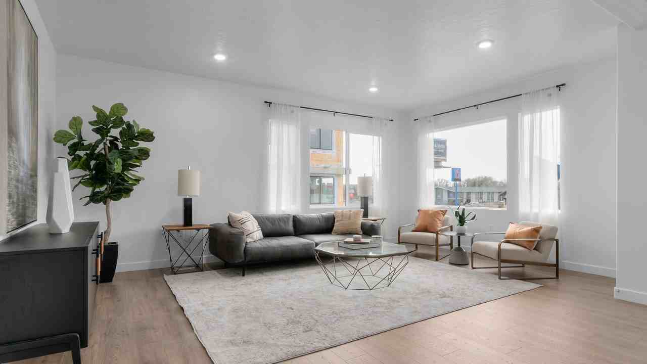 423 14th St - Photo 2 of 18