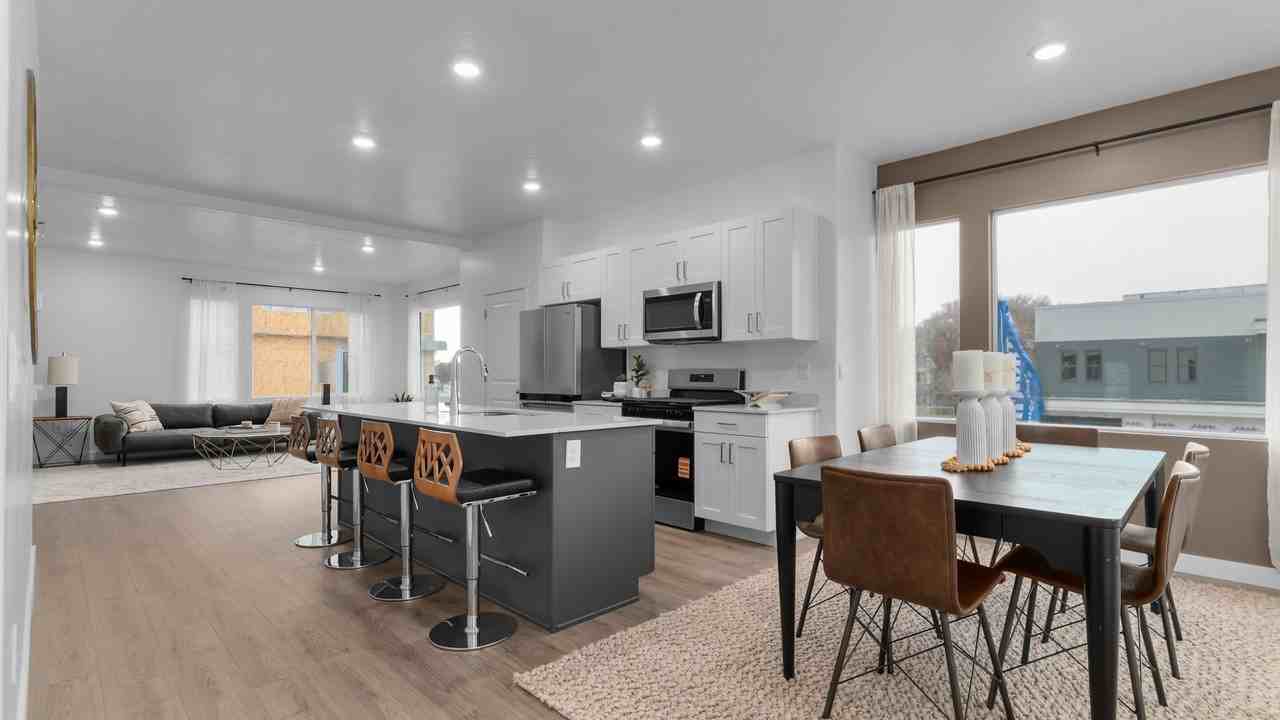 423 14th St - Photo 3 of 18