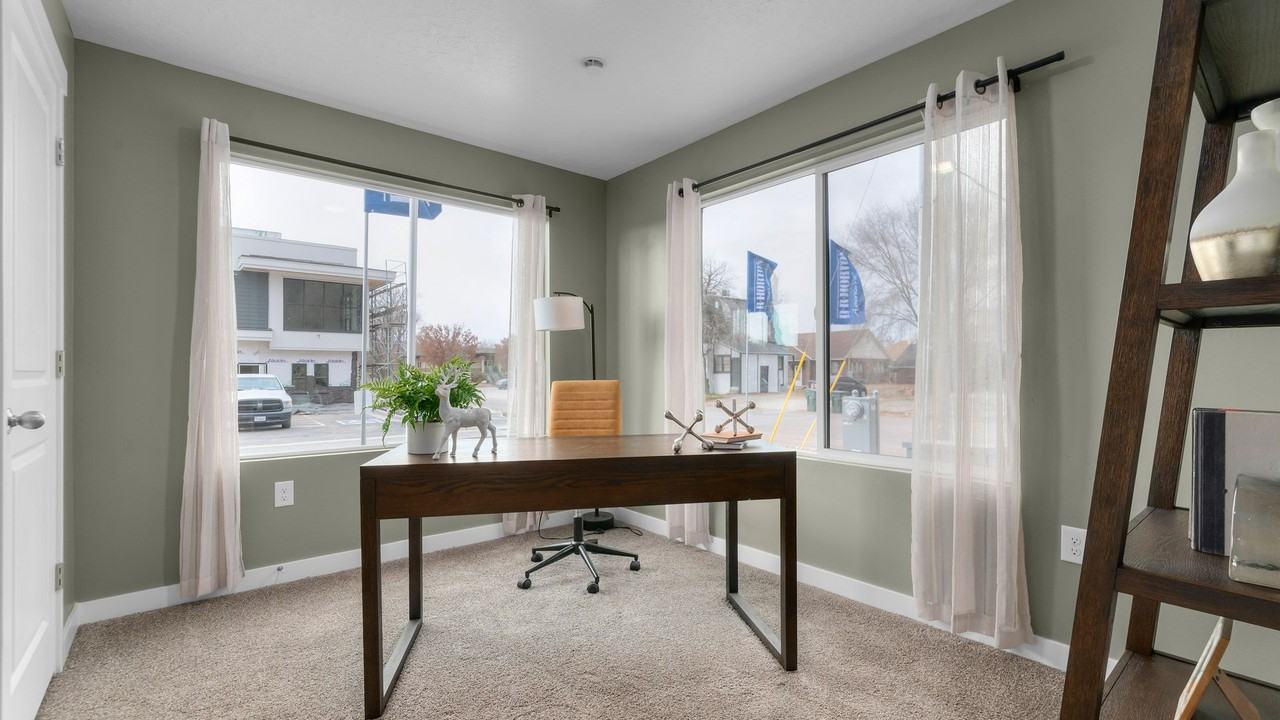 423 14th St - Photo 4 of 18