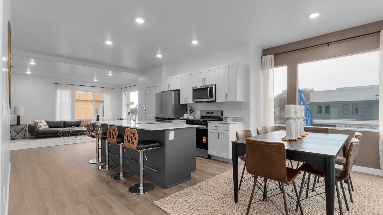 427 14th St - Photo 3 of 18