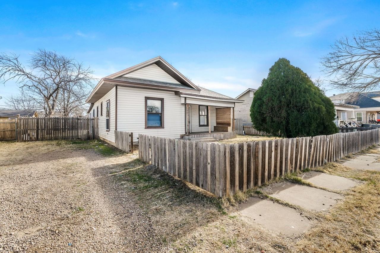 809 S Virginia St - Photo 2 of 21